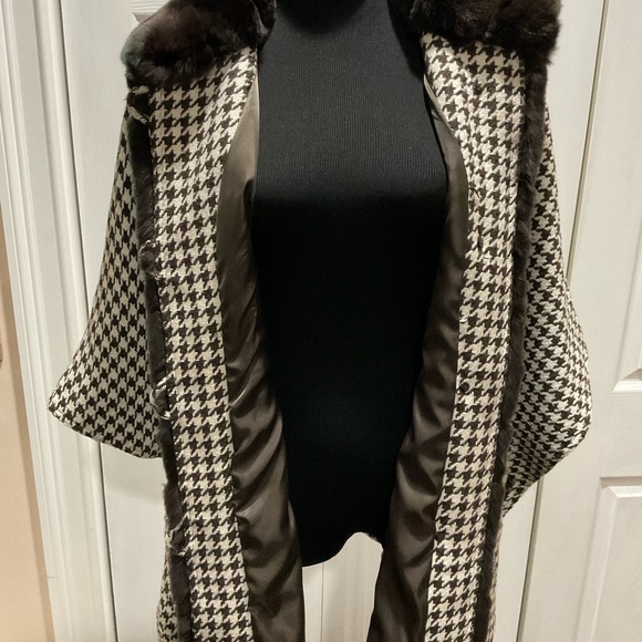 Coat - Picture 7 of 8